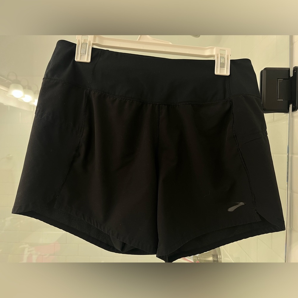 Brooks Chaser 5” shorts
